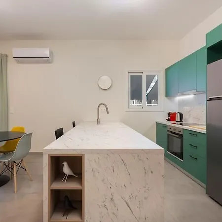 Prime 3-br Exarcheia Abode *