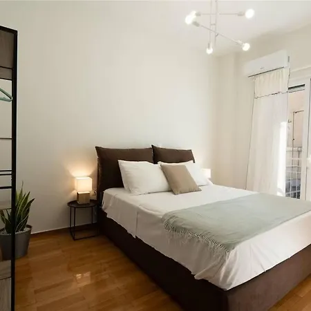 Prime 3-br Exarcheia Abode Apartment *
